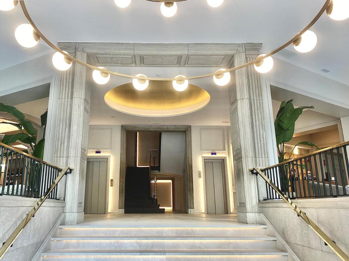 Colón Hotel Barcelona Exterior foto The entrance of the hotel