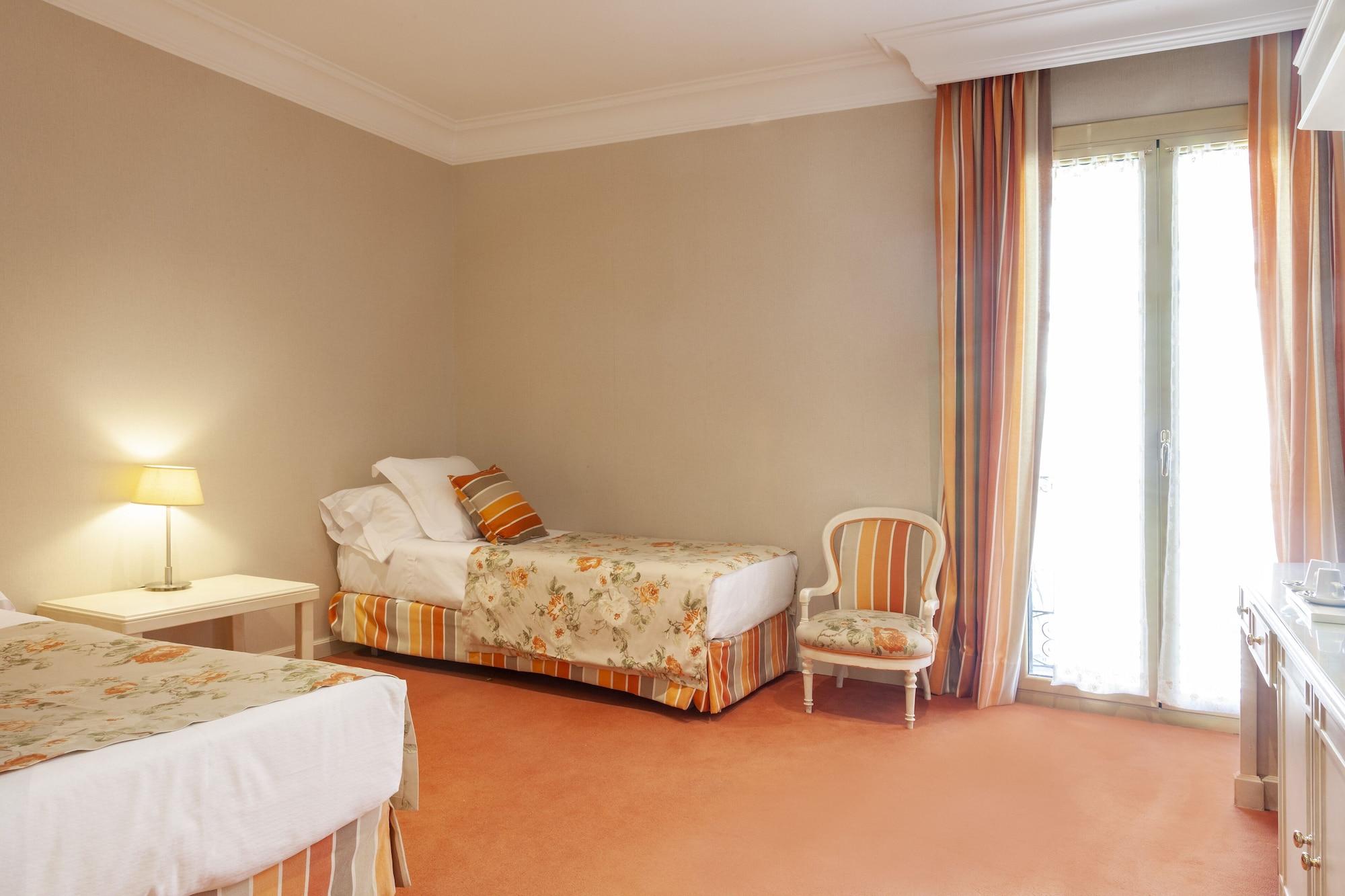 Colón Hotel Barcelona Exterior foto A room at the hotel