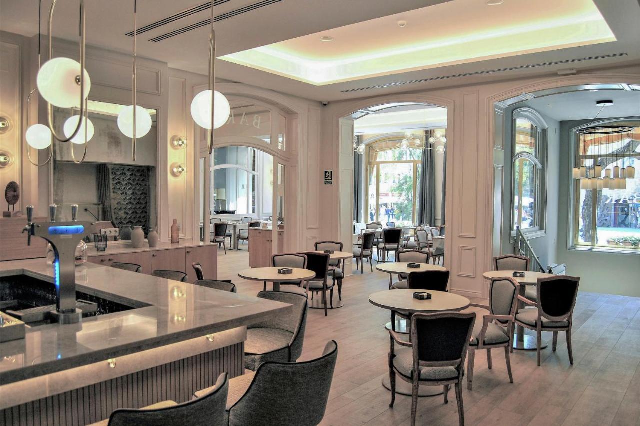 Colón Hotel Barcelona Exterior foto The interior of the restaurant