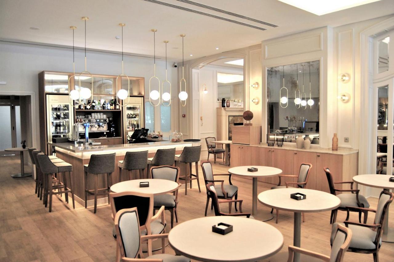 Colón Hotel Barcelona Exterior foto The lounge at the airport